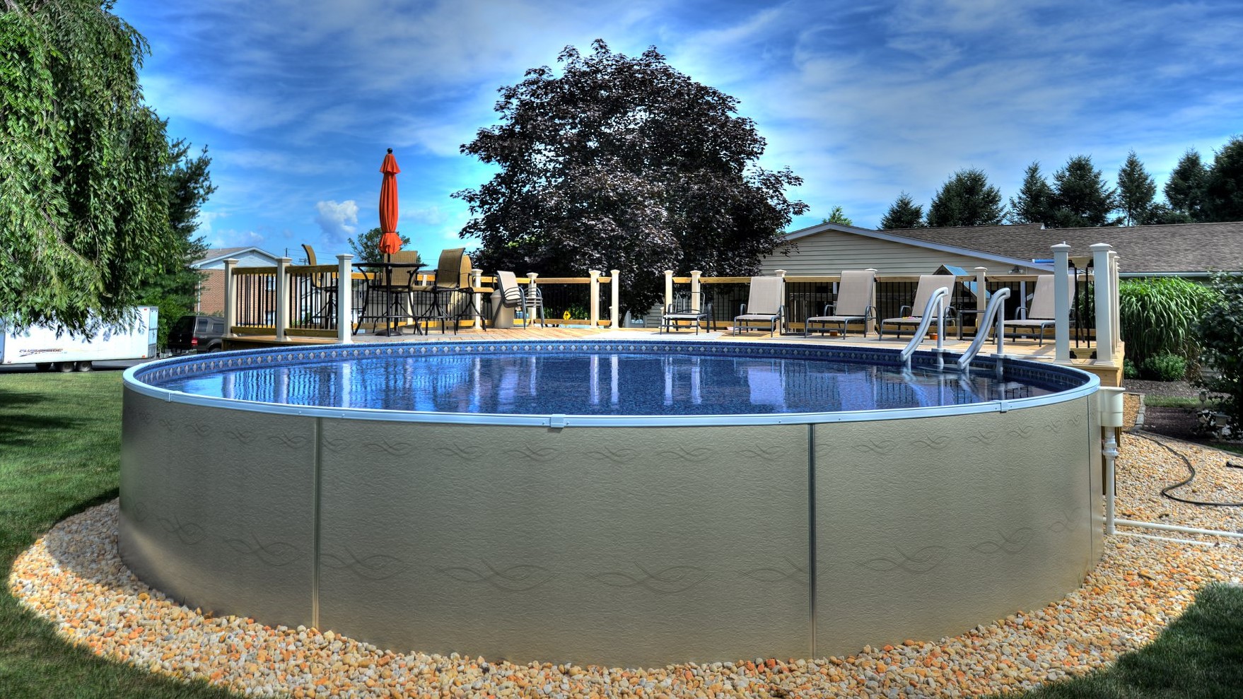 Metric Round pool with paver deck and lounge seating — Radiant Pools installation