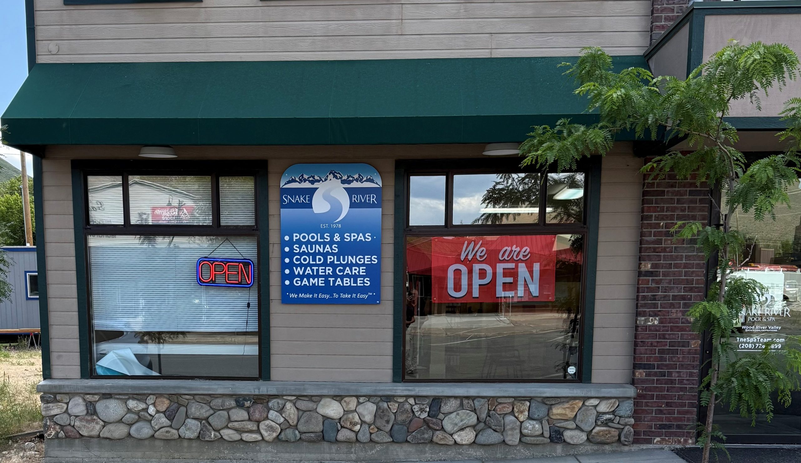 Picture of front of Hailey store